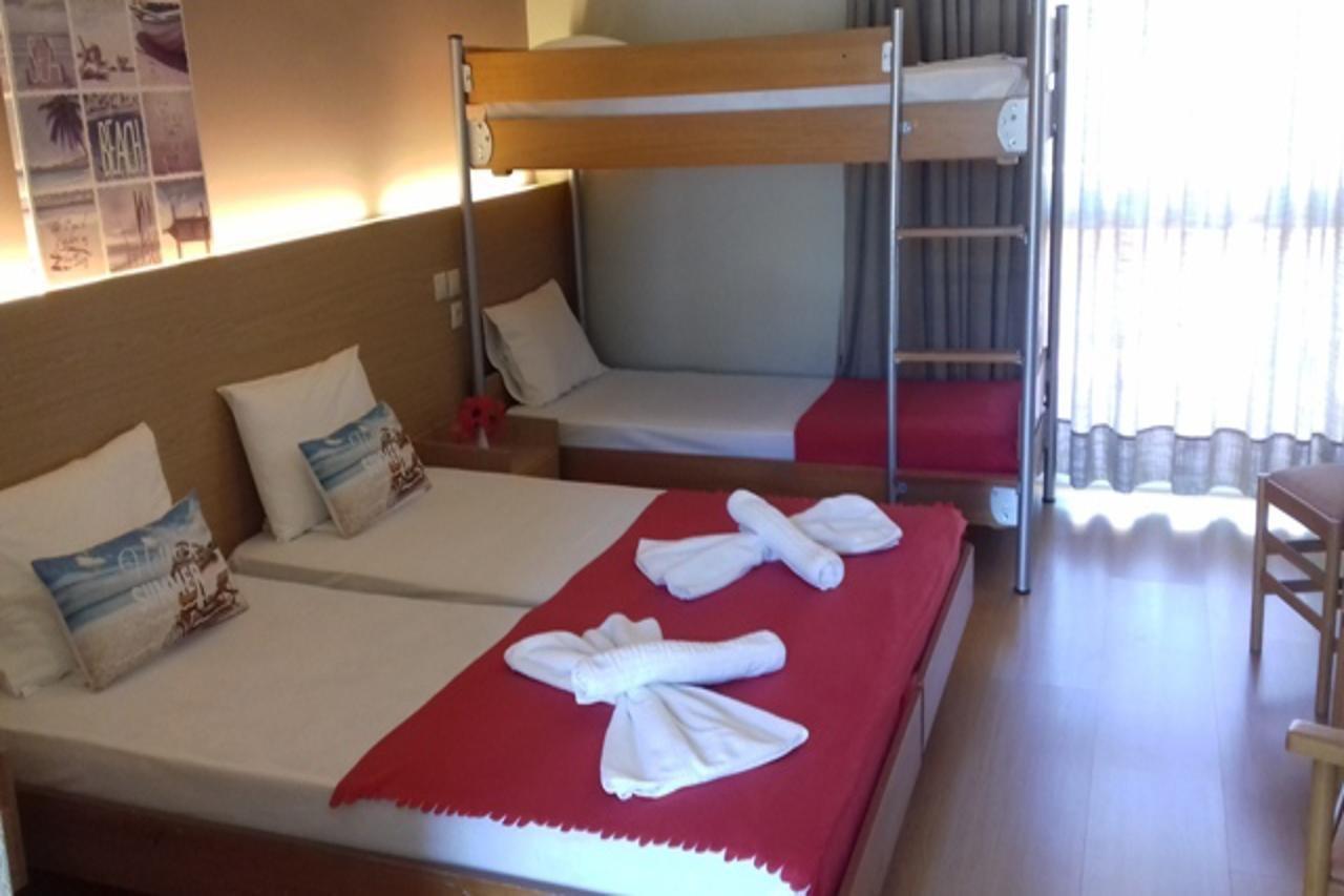 Hotel Margarita Corinth エクステリア 写真